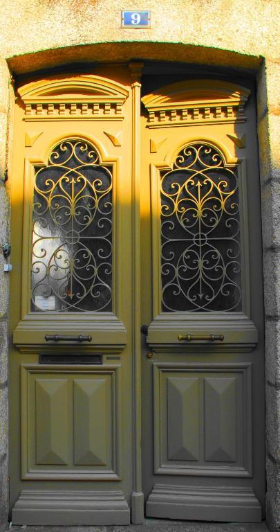 Les Chambres De Lourmel Понтіві Екстер'єр фото